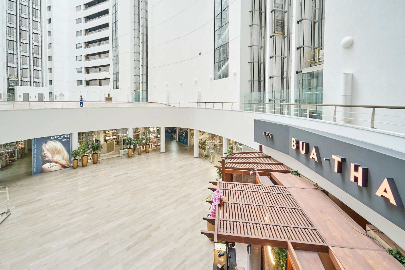 Апартаменты с бассейном Актёр Гелакси