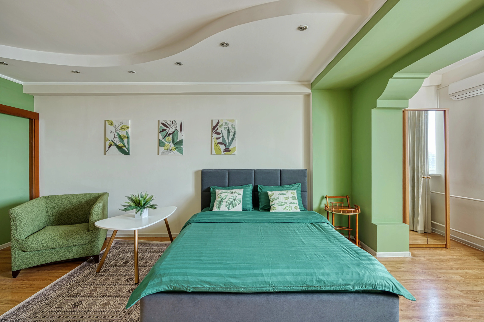 Апартаменты 13 Самый центр. Вид на город и горы. Идеально для командированного и туриста.