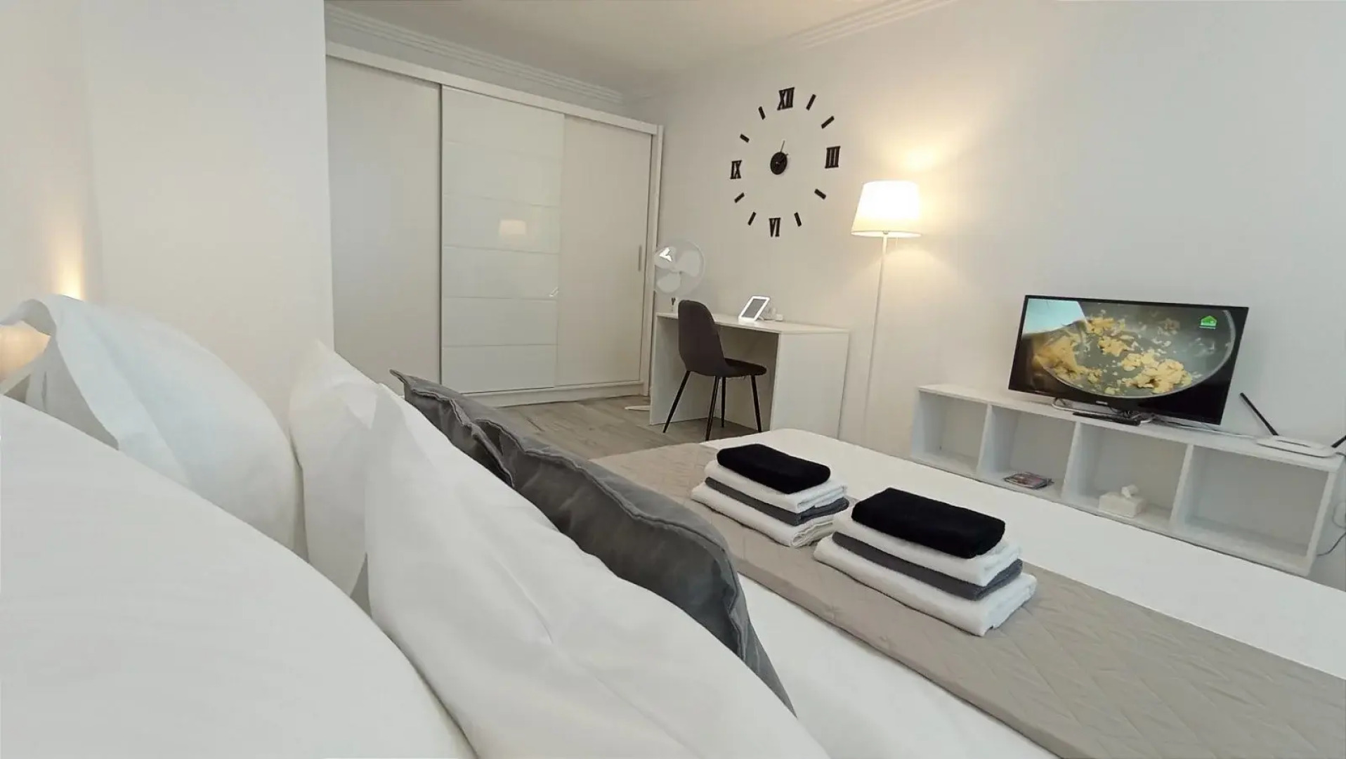 Квартира ALBUS рядом с Центром и электричкой к морю