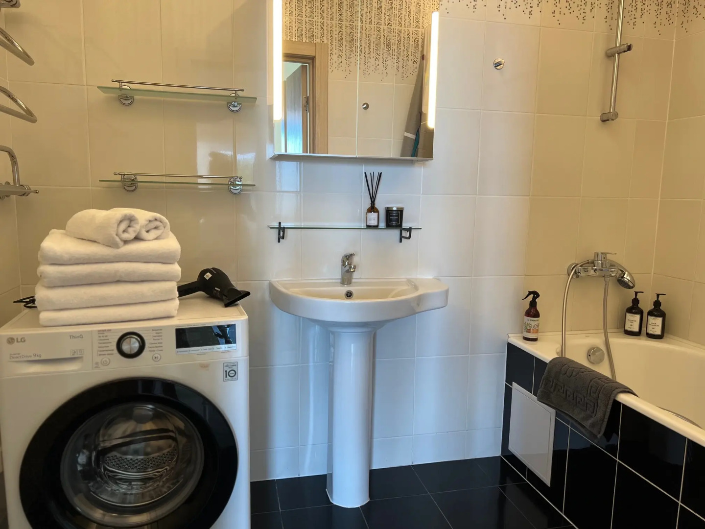 Апартаменты на Краснофлотской с видом на замок