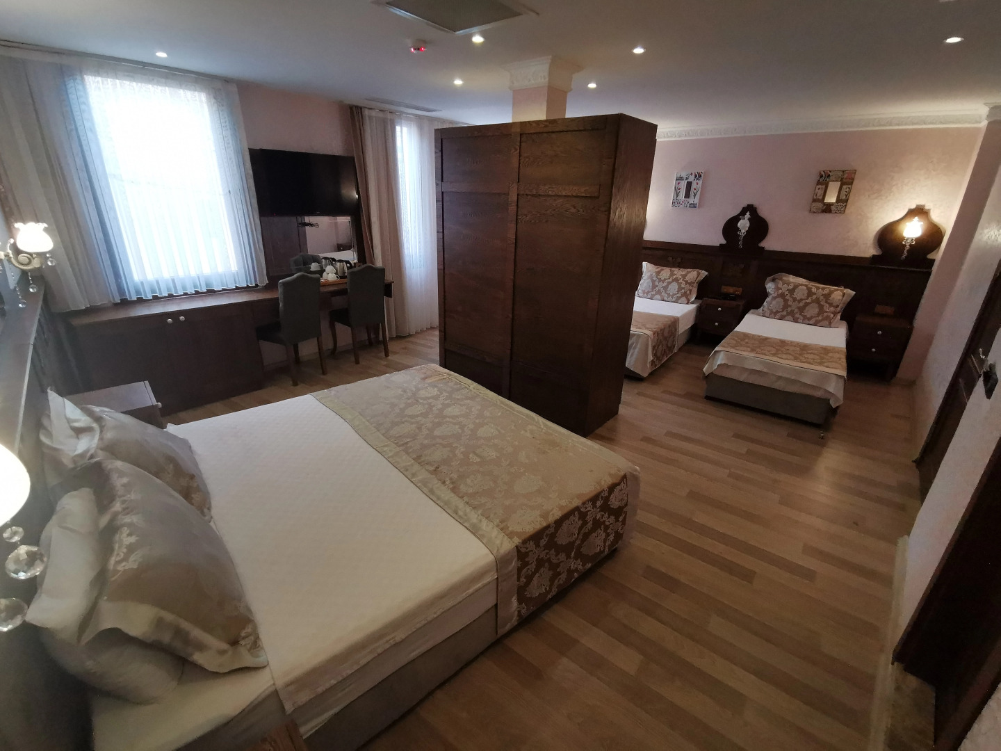 Отель Perapolis