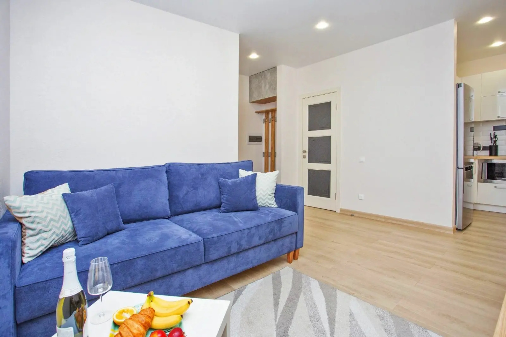 Квартира на сутки Парк Челюскинцев Метро в шаговой доступности Кухня объединена с жилой зоной Отдельная спальня Wi-Fi Самозаселение