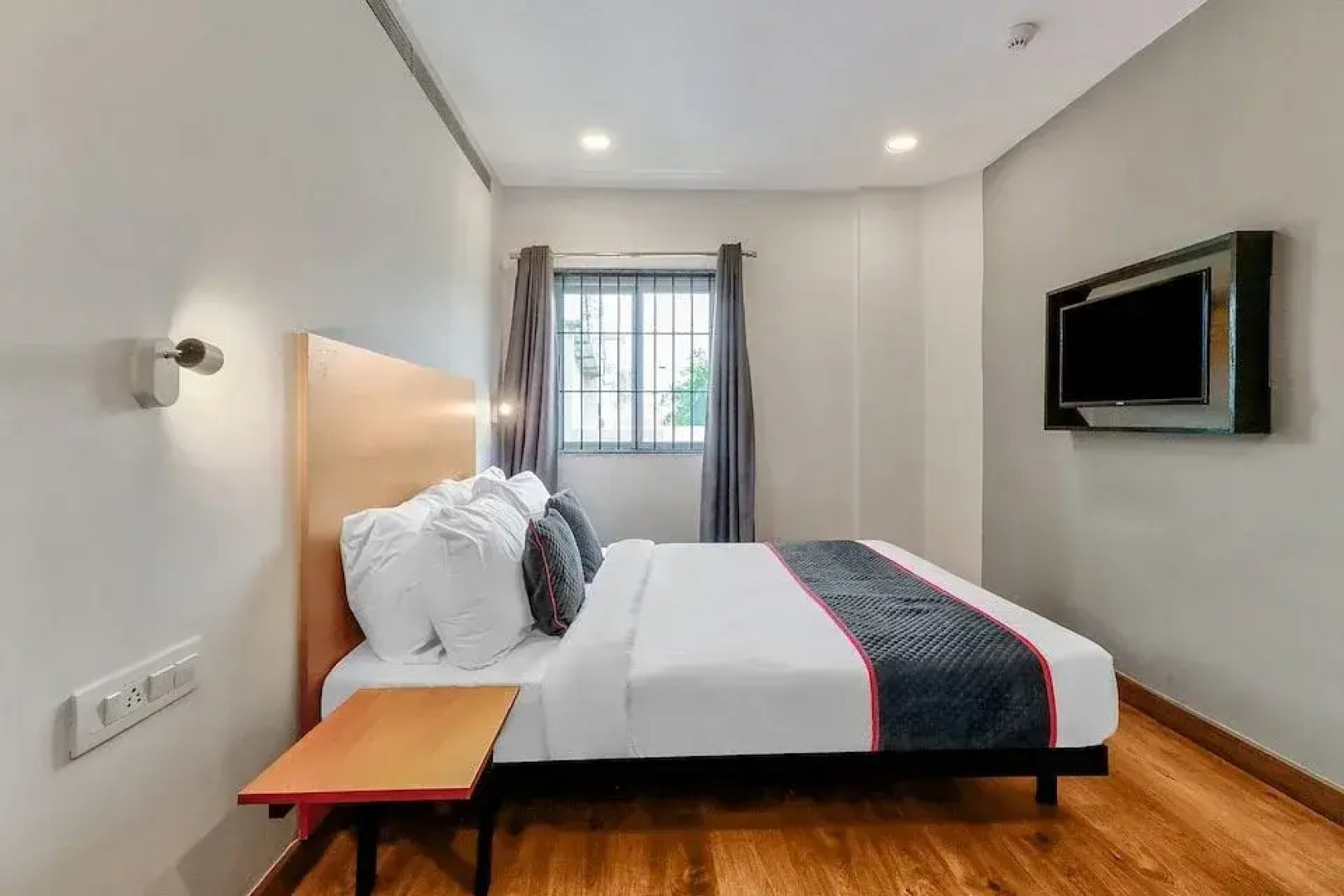 Отель Consulate By Book Meri