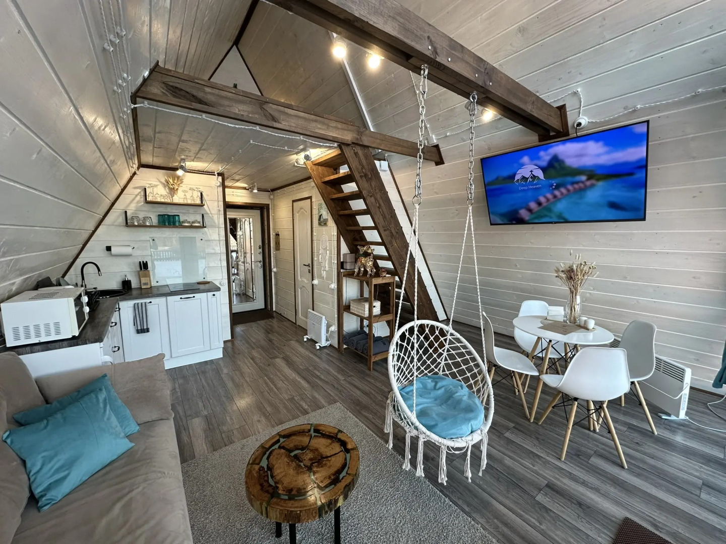 Частный дом Над Рекой с видом на Озеро