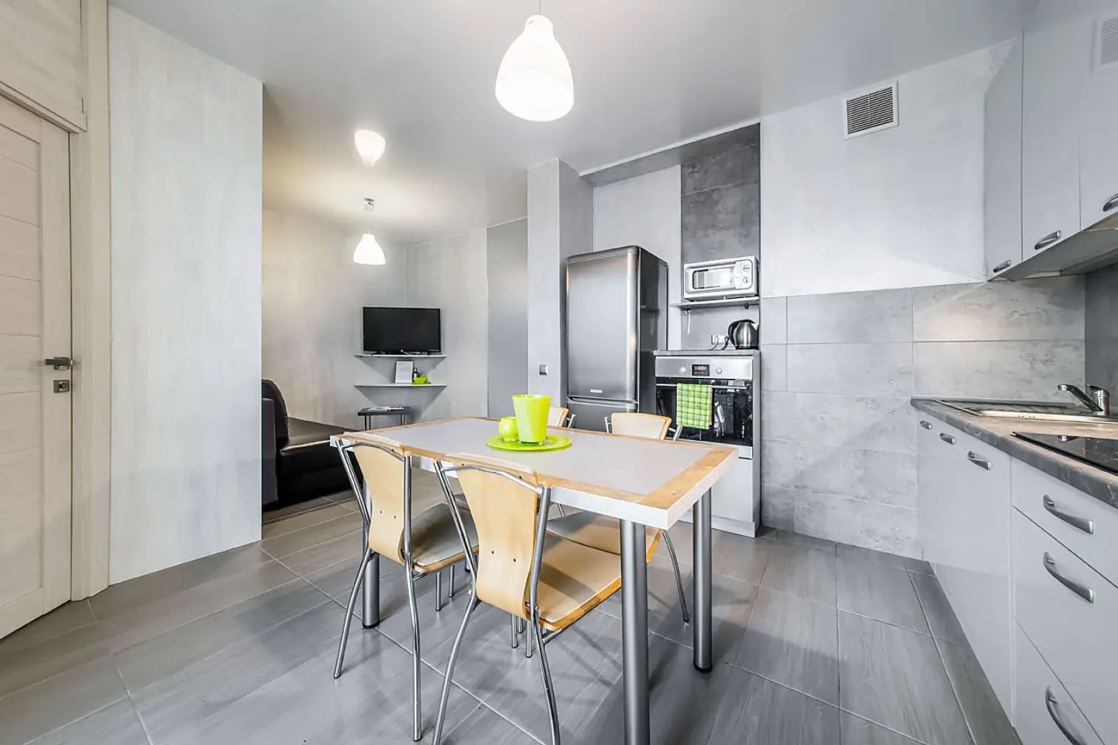 Квартира на сутки Грушевка Метро рядом Кухня объединена с жилой зоной Отдельная спальня Балкон Wi-Fi