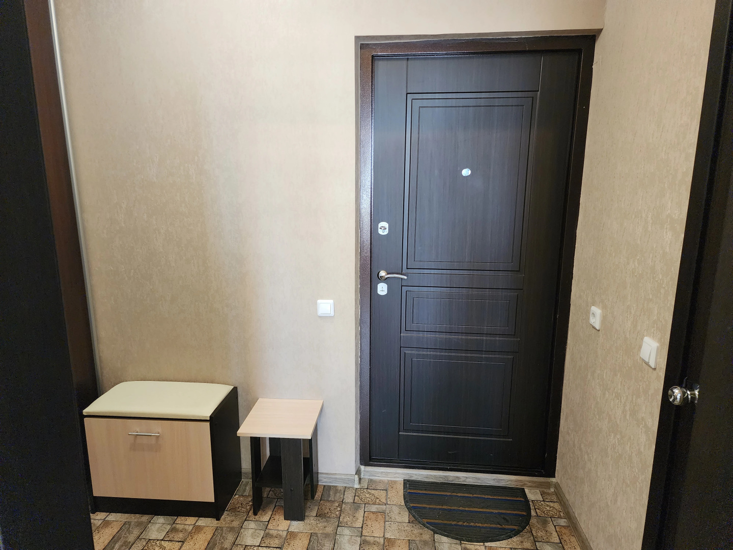 Квартира Студия с Балконом и Видом на Озеро Чебаркуль Рядом с Вокзалом