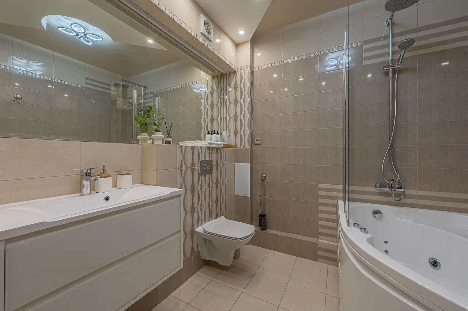 Квартира премиум класса с джакузи, сауной и панорамным видом