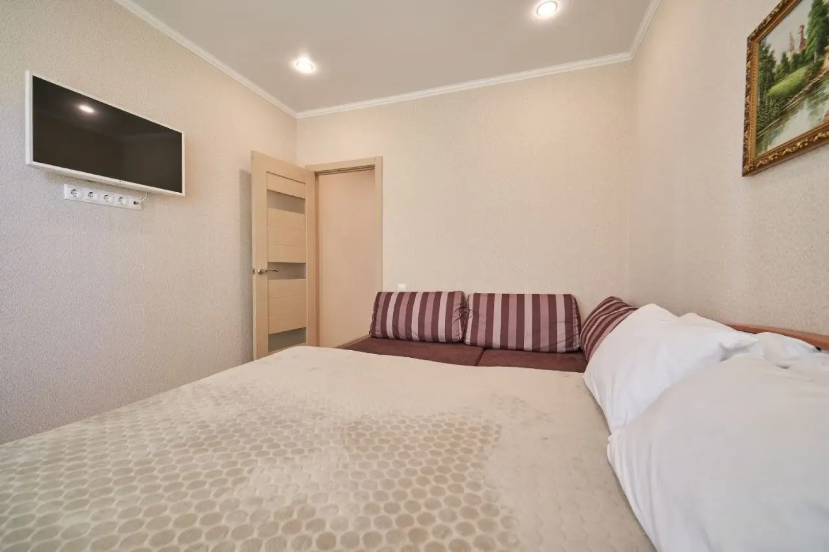 Апартаменты 2-х Комнатные на Перелетной