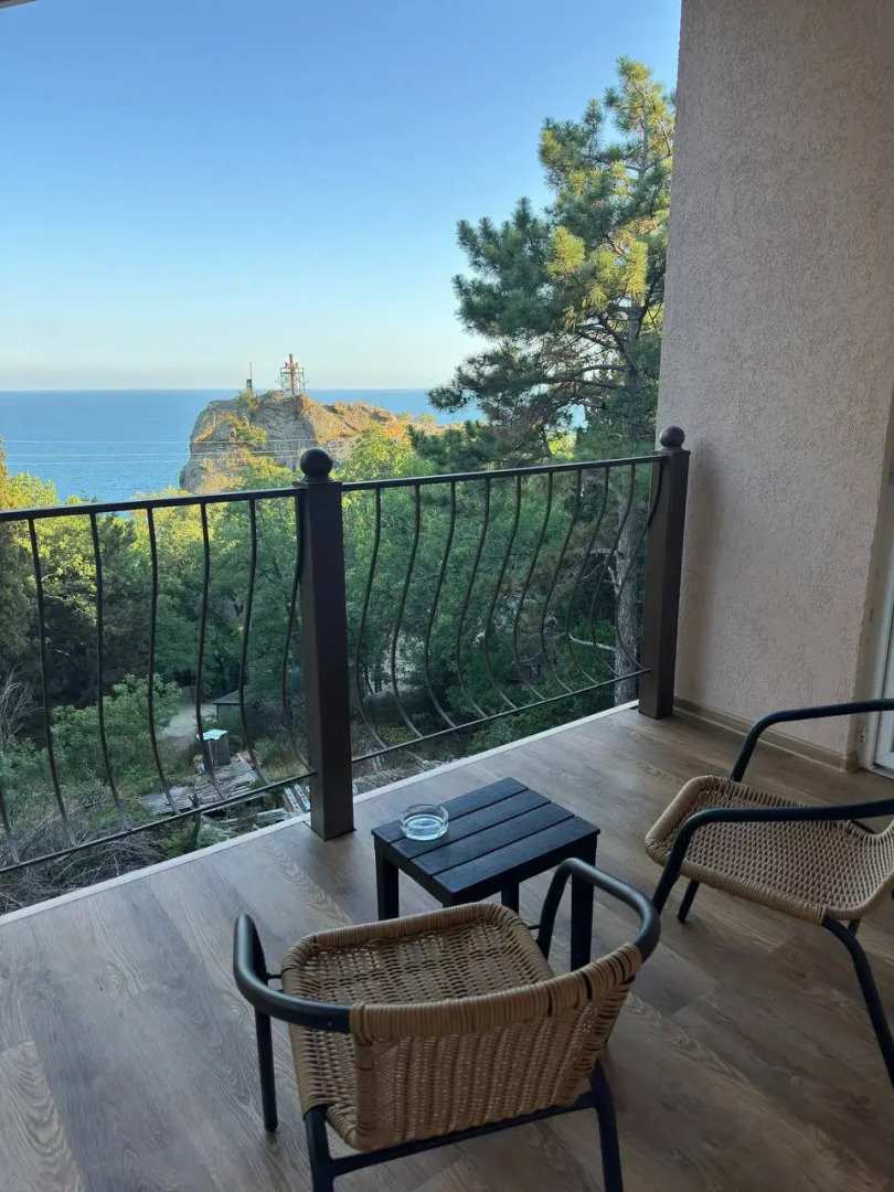 Частный дом Уютный на скале