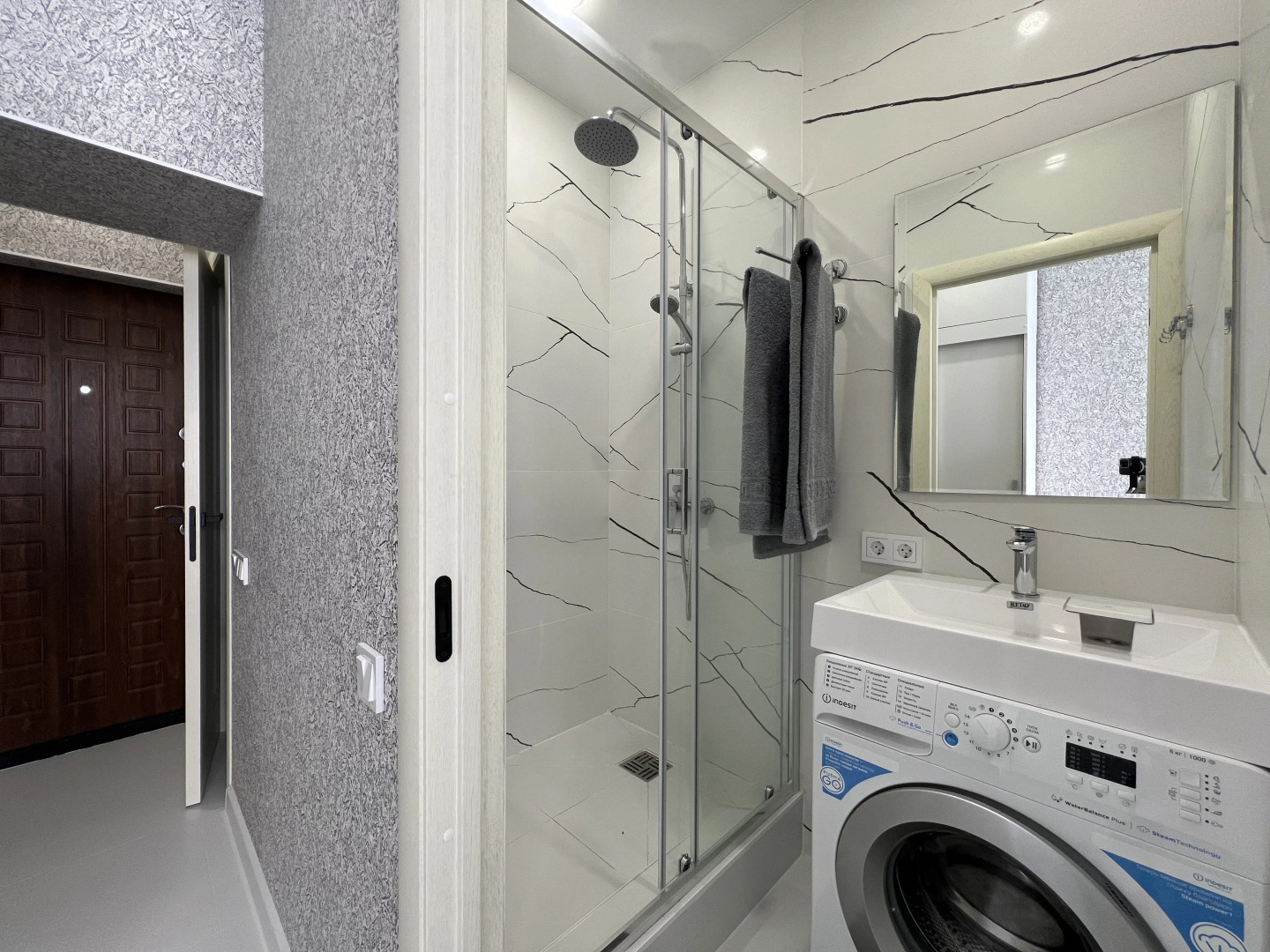 Апартаменты с Видом на Реку