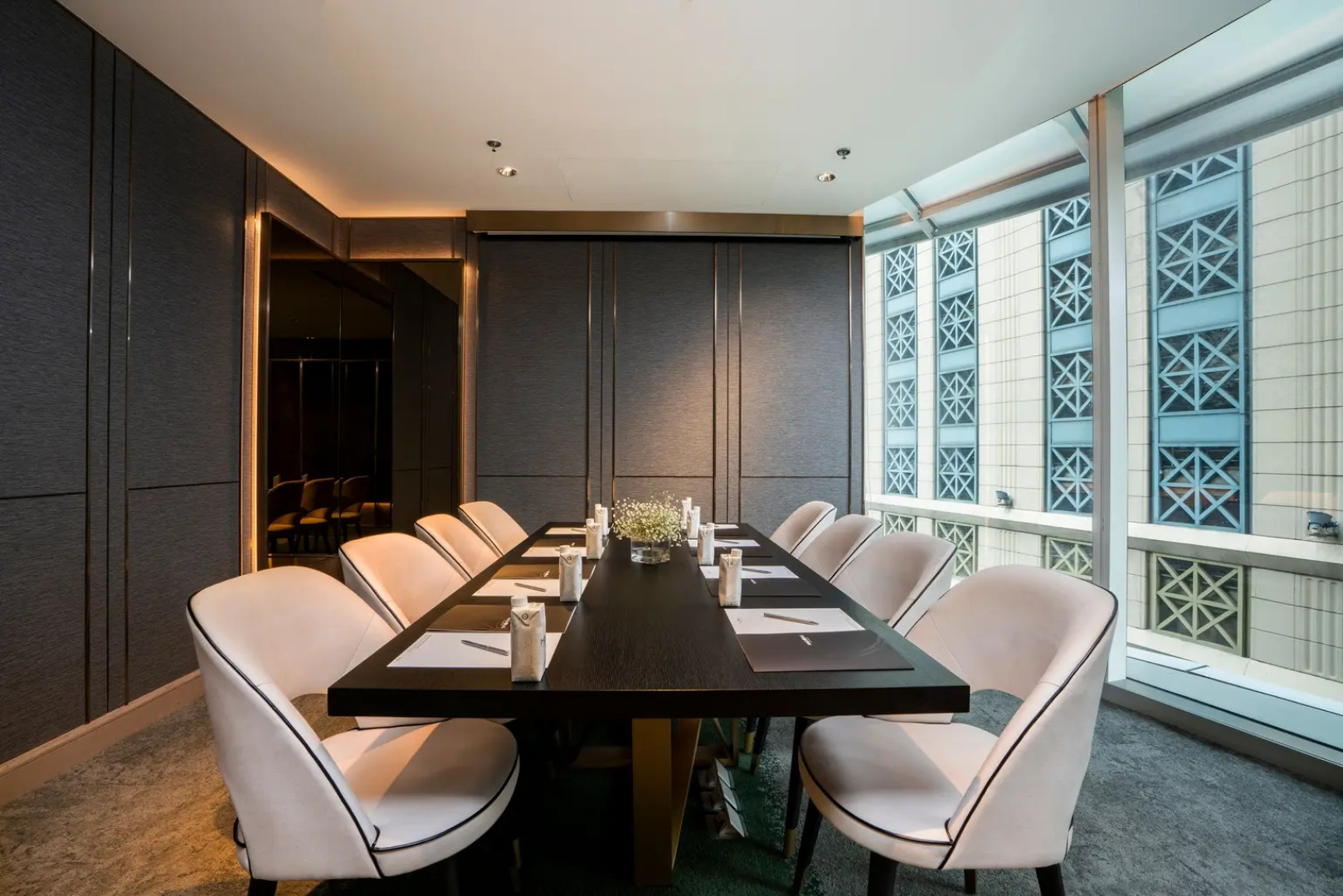 Отель Magnolias Ratchadamri Boulevard Serviced Residences