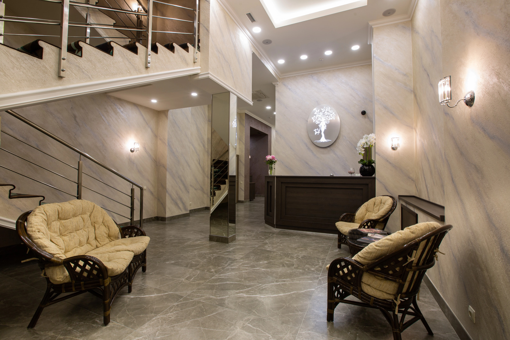 Отель Флора