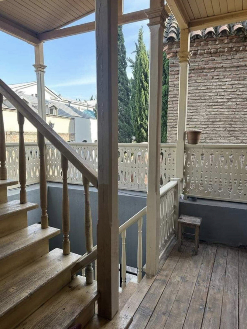 Апартаменты House near Gabriadze theatre