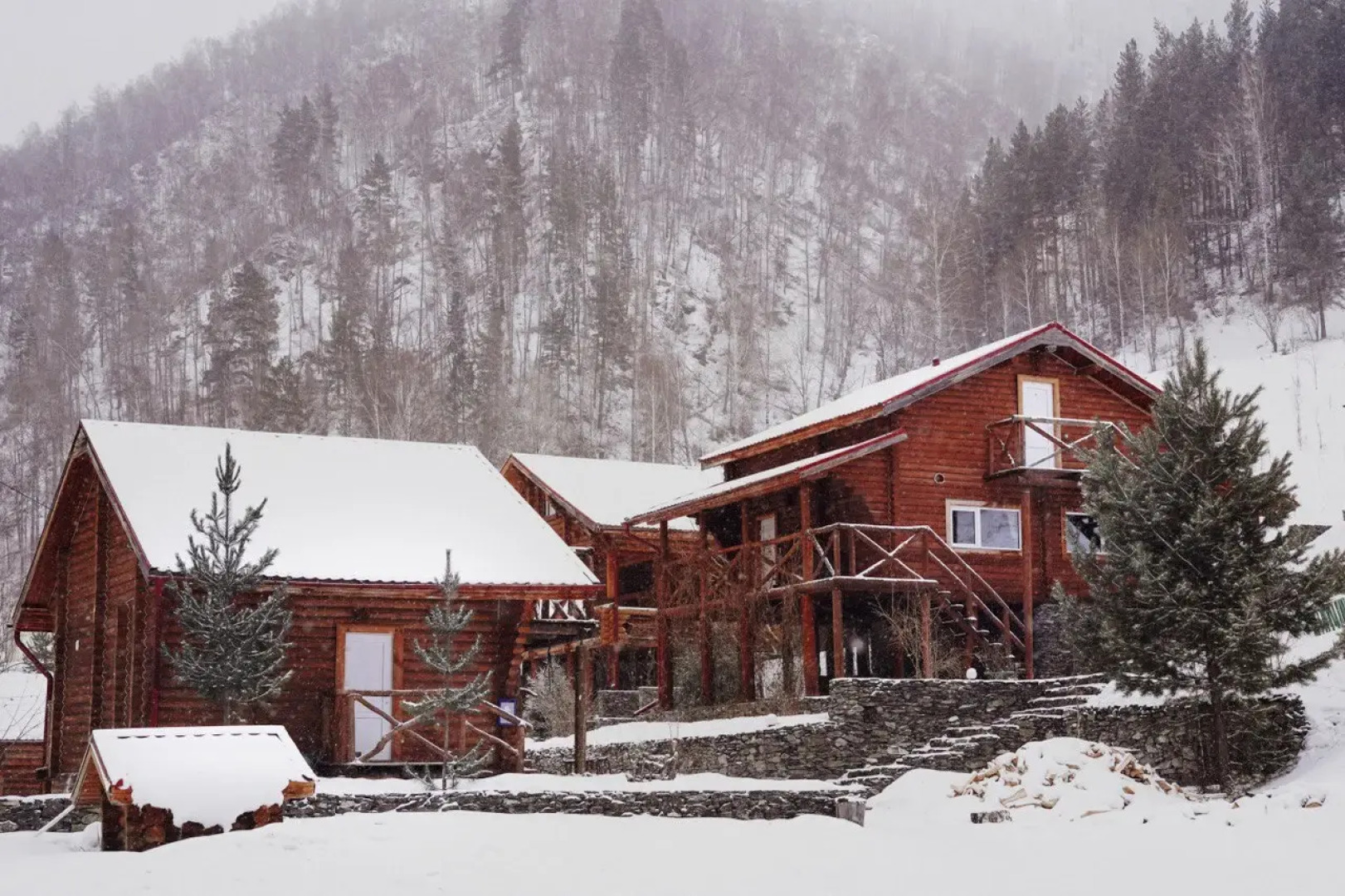 База отдыха ЭКО отель в горах Алтая "Альпийское Эхо"