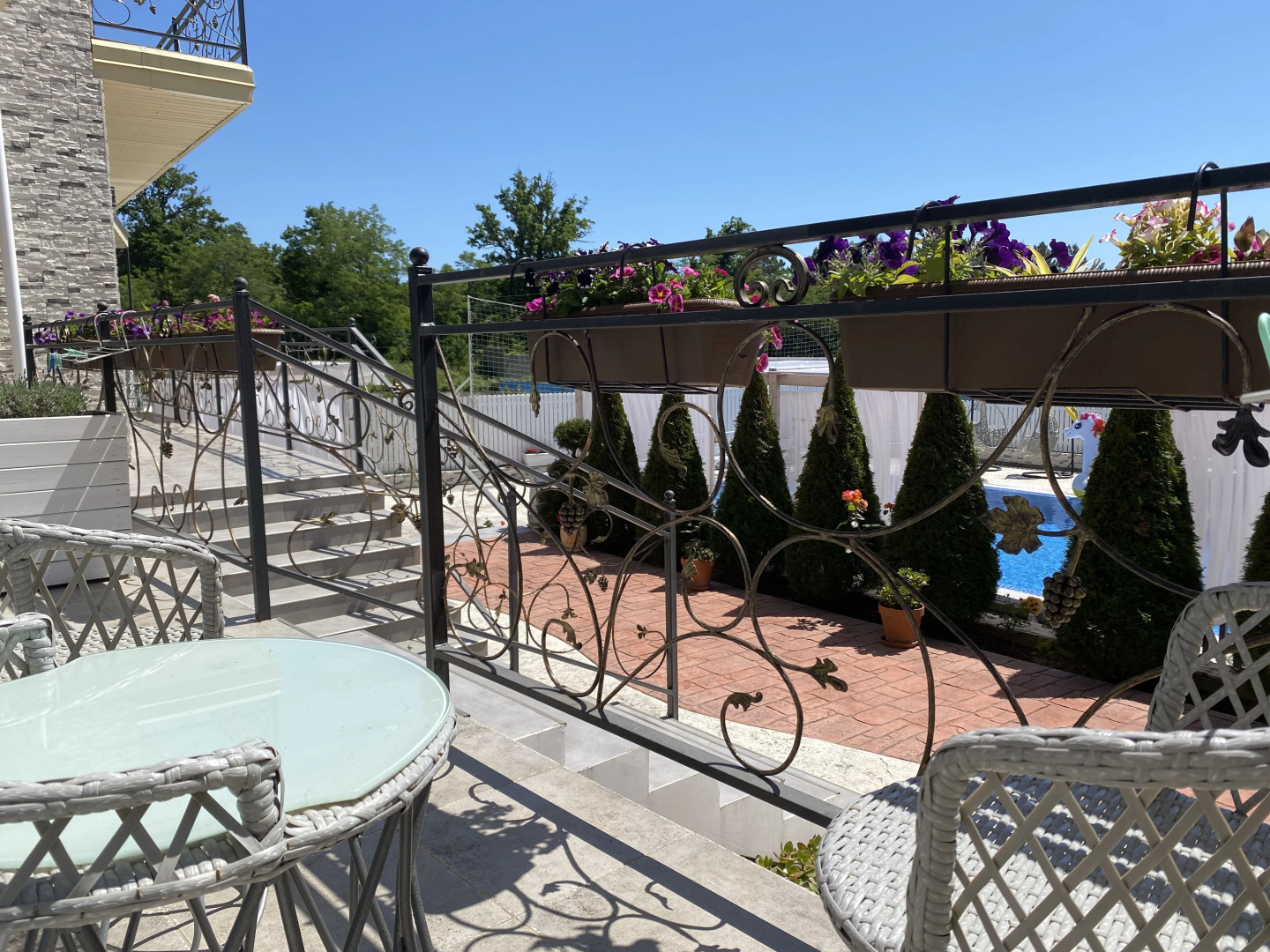 Отель Cromwell White