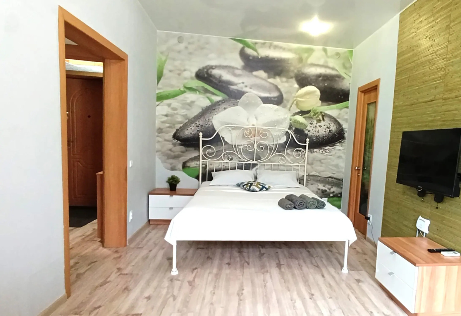 Двухкомнатная квартира в центре "Орхидея от МОИАпарт"