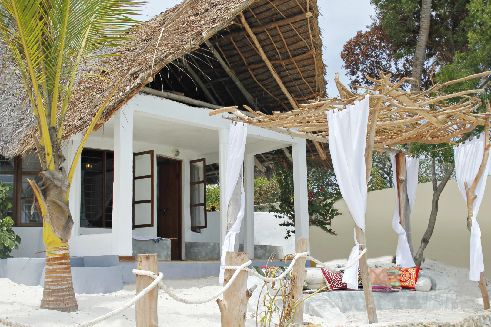 Отель Aya Beach Bungalows