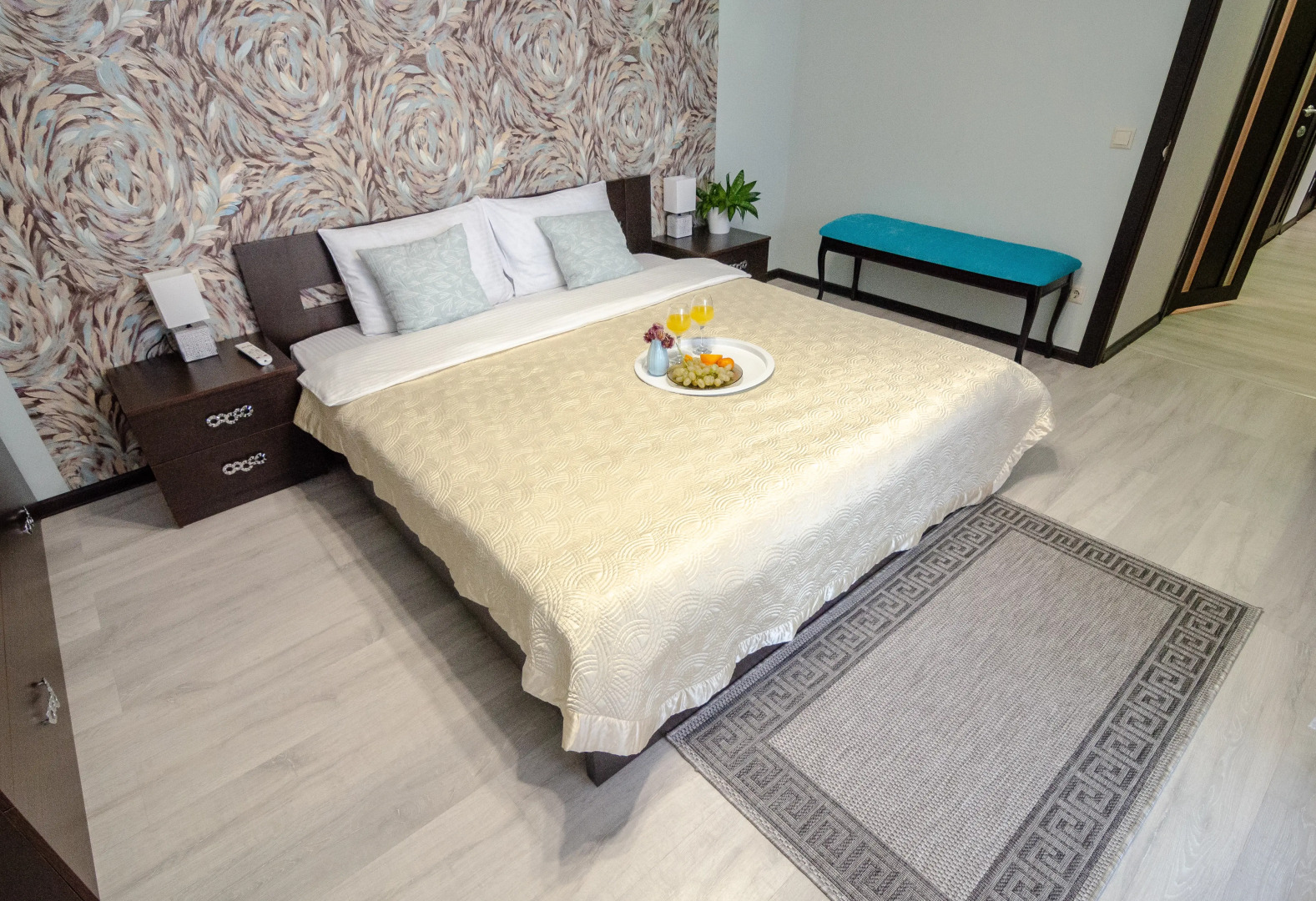 Апартаменты Красный Квадрат на Набережной