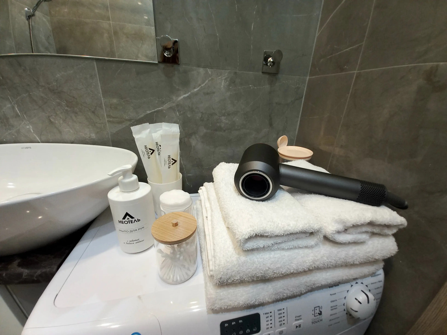 Квартира сети Неотель панорамная рядом с ВГУ, памятником Славы