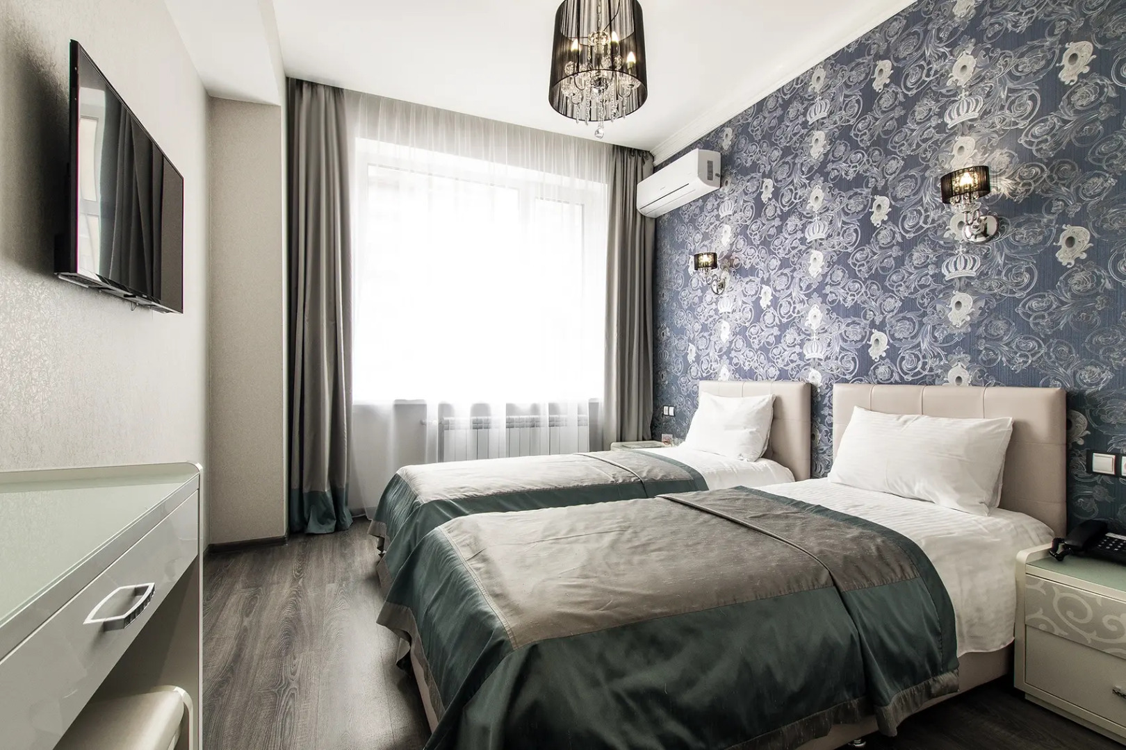 Отель Корона