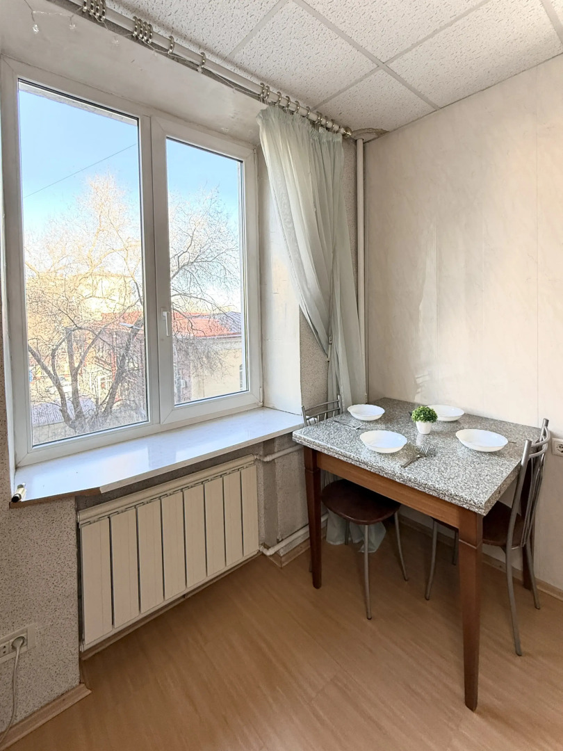 Квартира Уютная Двухкомнатная с Балконом в Центре Города