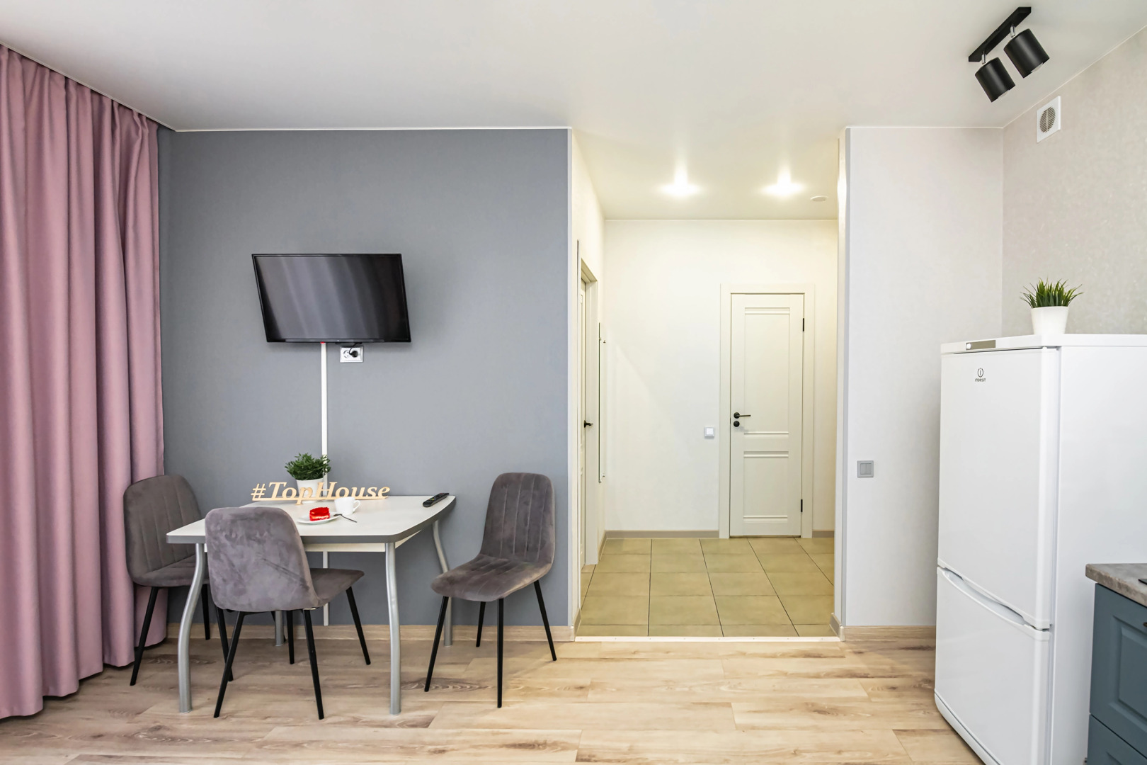 Апартаменты TopHouse на Нейбута  2А к4