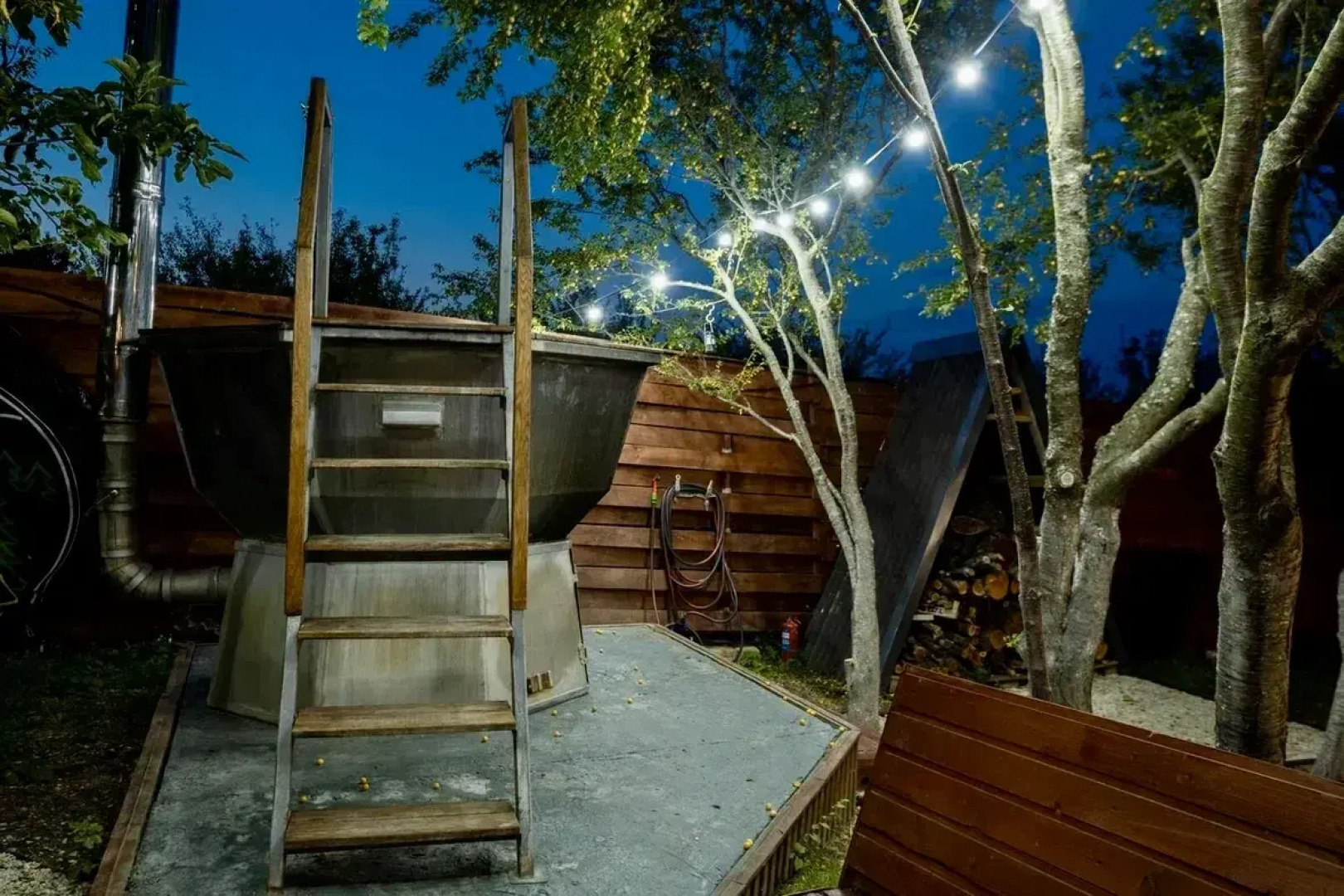 Частный Дом с Бассейном в Стиле Афрейм с Баней и Чаном