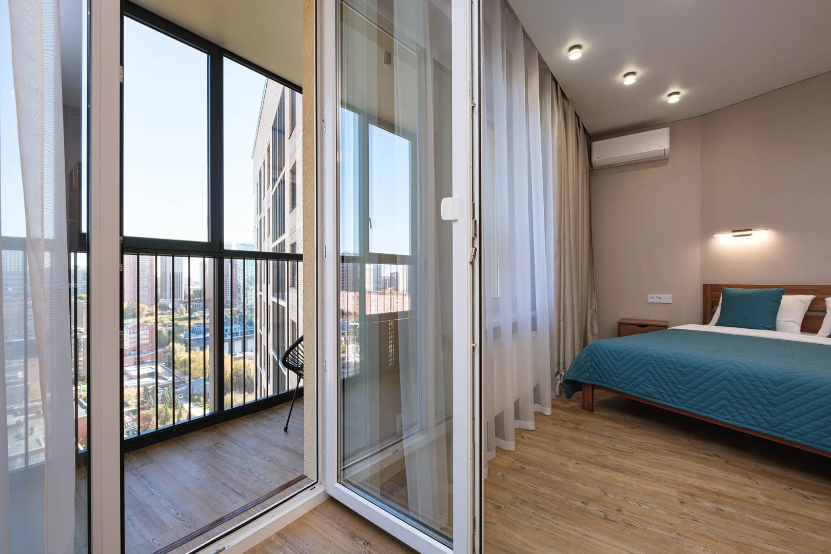 Квартира Новая студия в 5 минутах от ТРЦ Аура