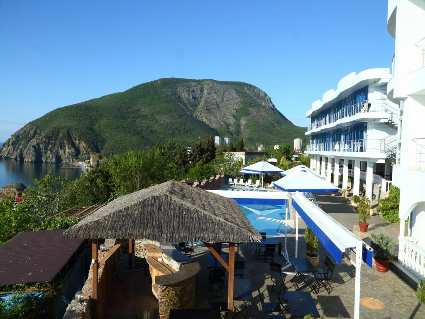 Отель Мажестик