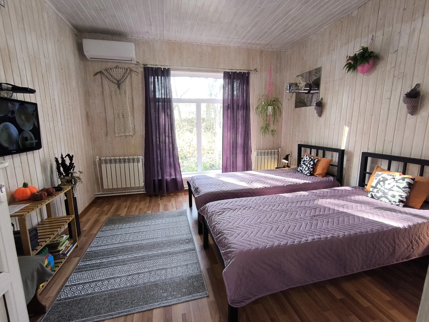 Частный дом у горной реки