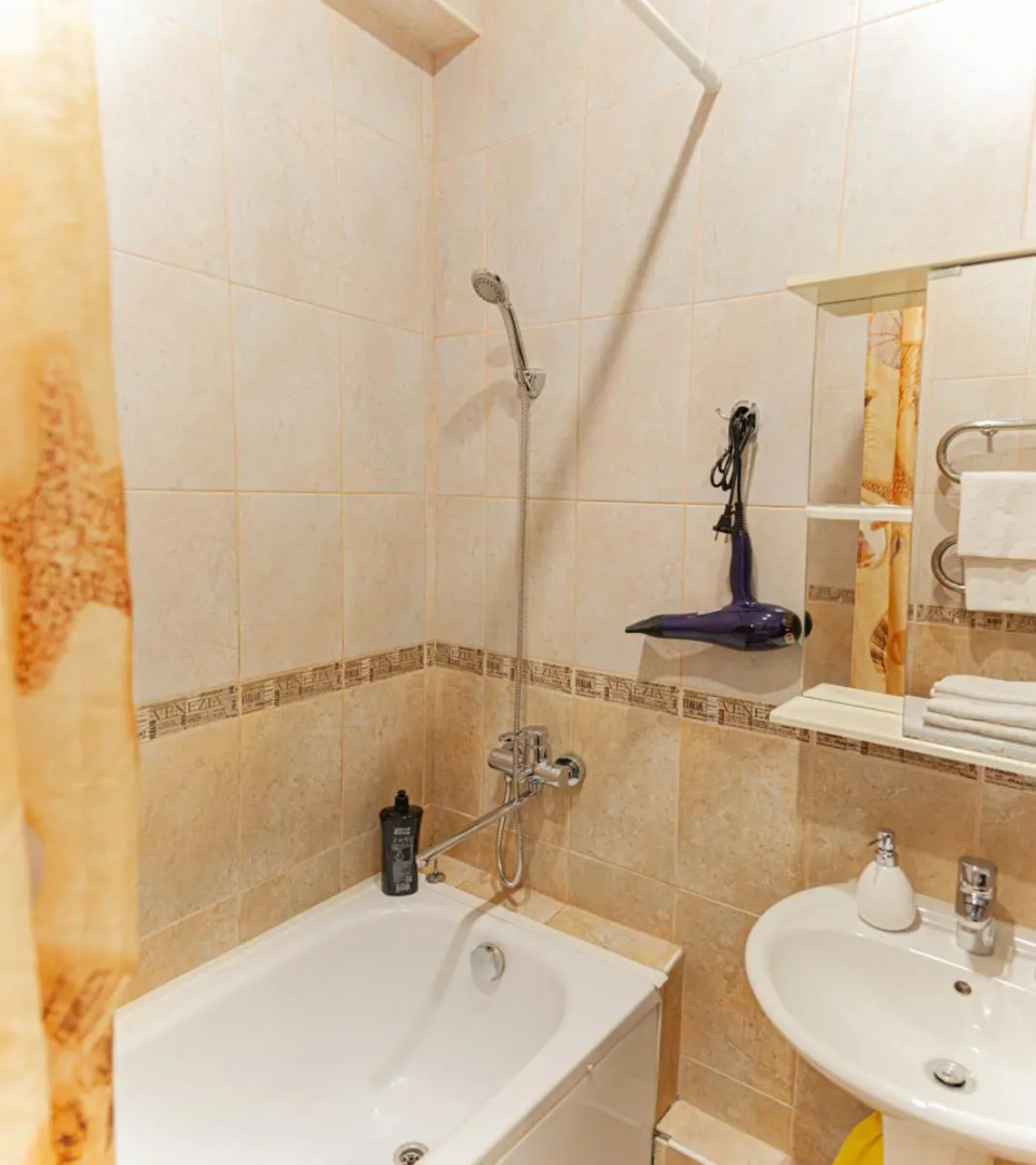 Апартаменты двухкомнатные (114) Серебровская 91