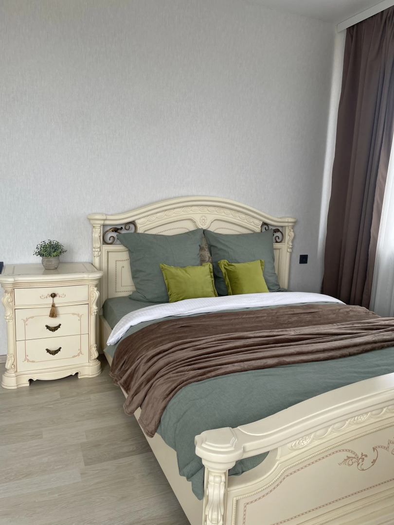 Квартира Просторная на Курсантов Кировцев