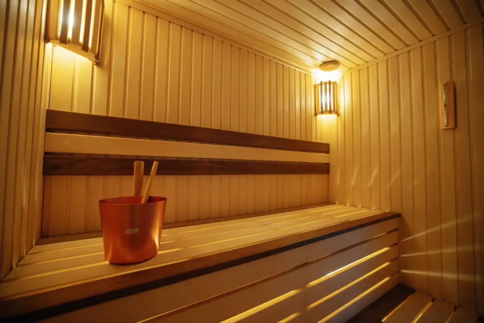 Отель Kohinur Plaza