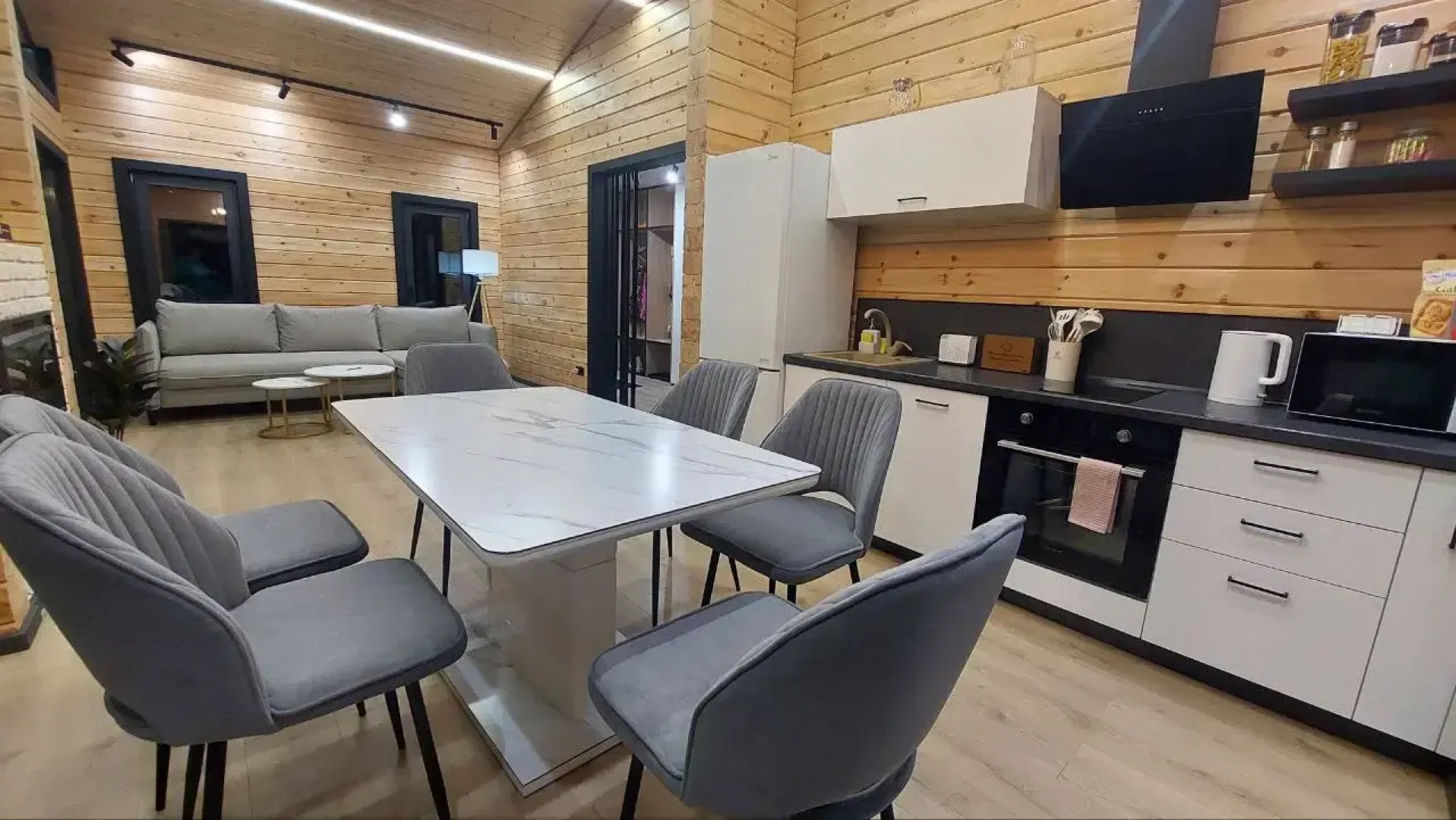 Гостевой дом Деревянный дом с камином в лесу на Славянской