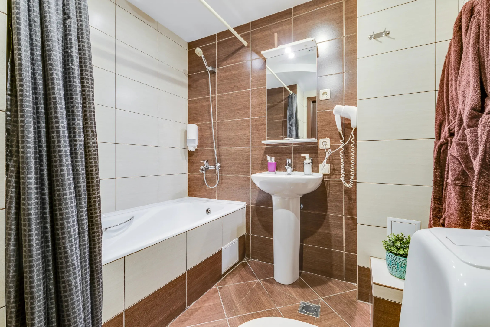 Отель Велес