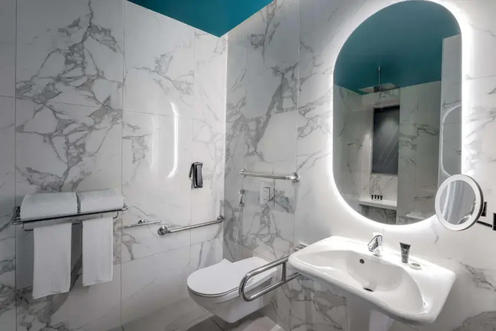 Отель Hyatt Centric Jumeirah Dubai