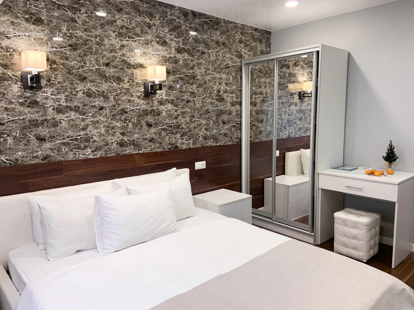 Квартира Уютная в Тихом Центре на Роз 61 10 Минут до Моря