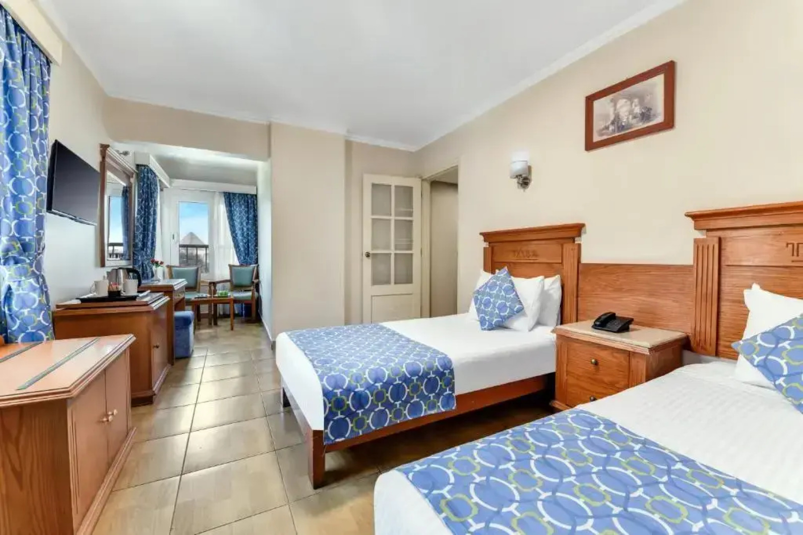 Отель Aura Inn Tiba Pyramids