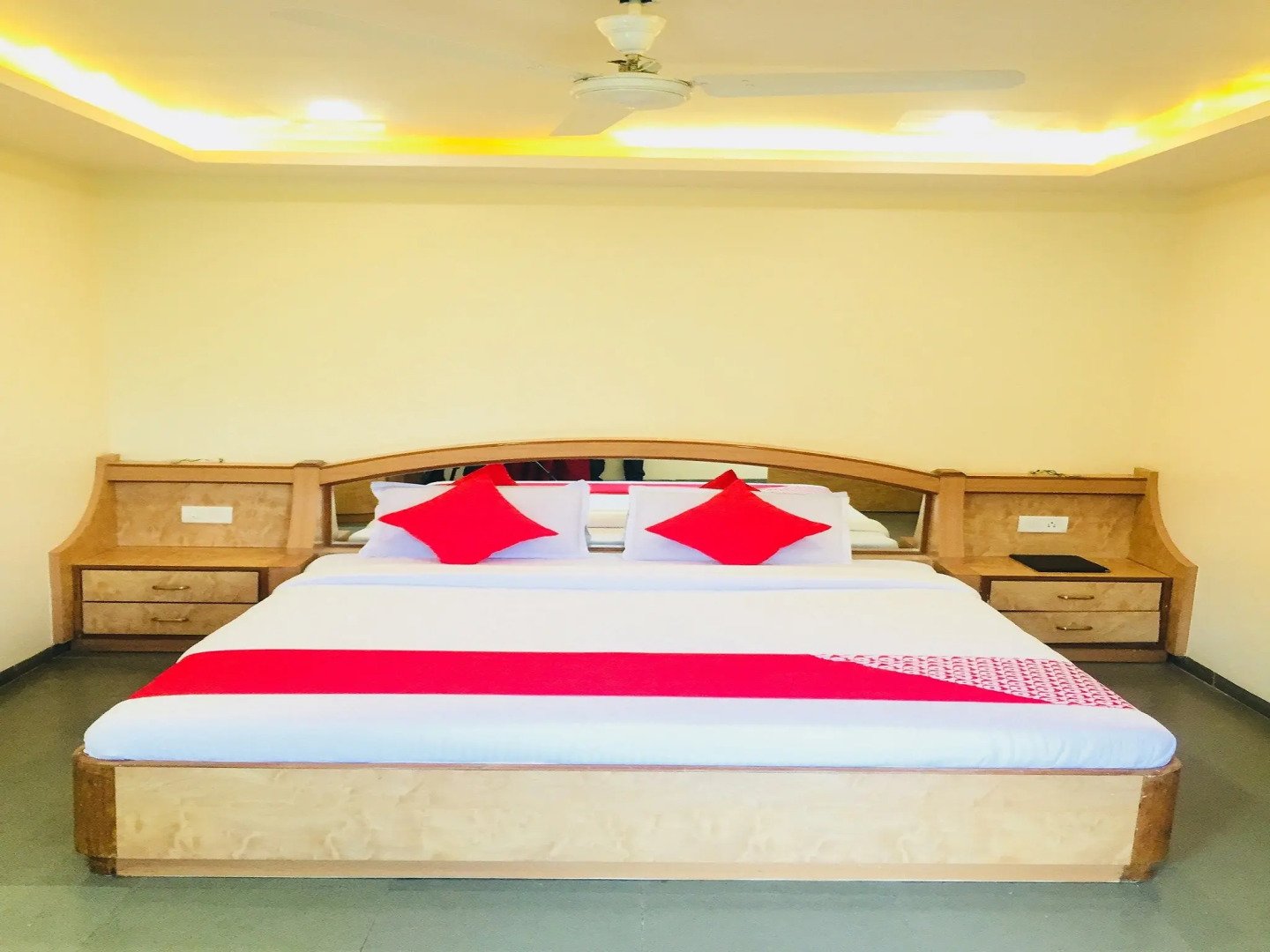 Отель New Uttam Hira Palace