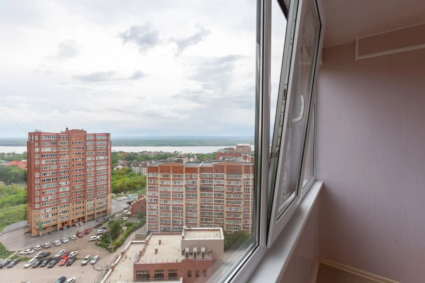 Апартаменты RentPlaza с Видом на Волгу