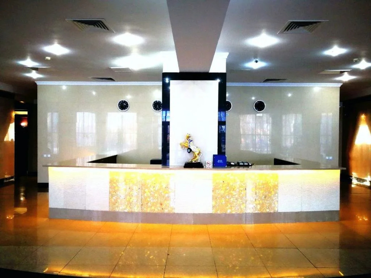 Отель Nomad Palace