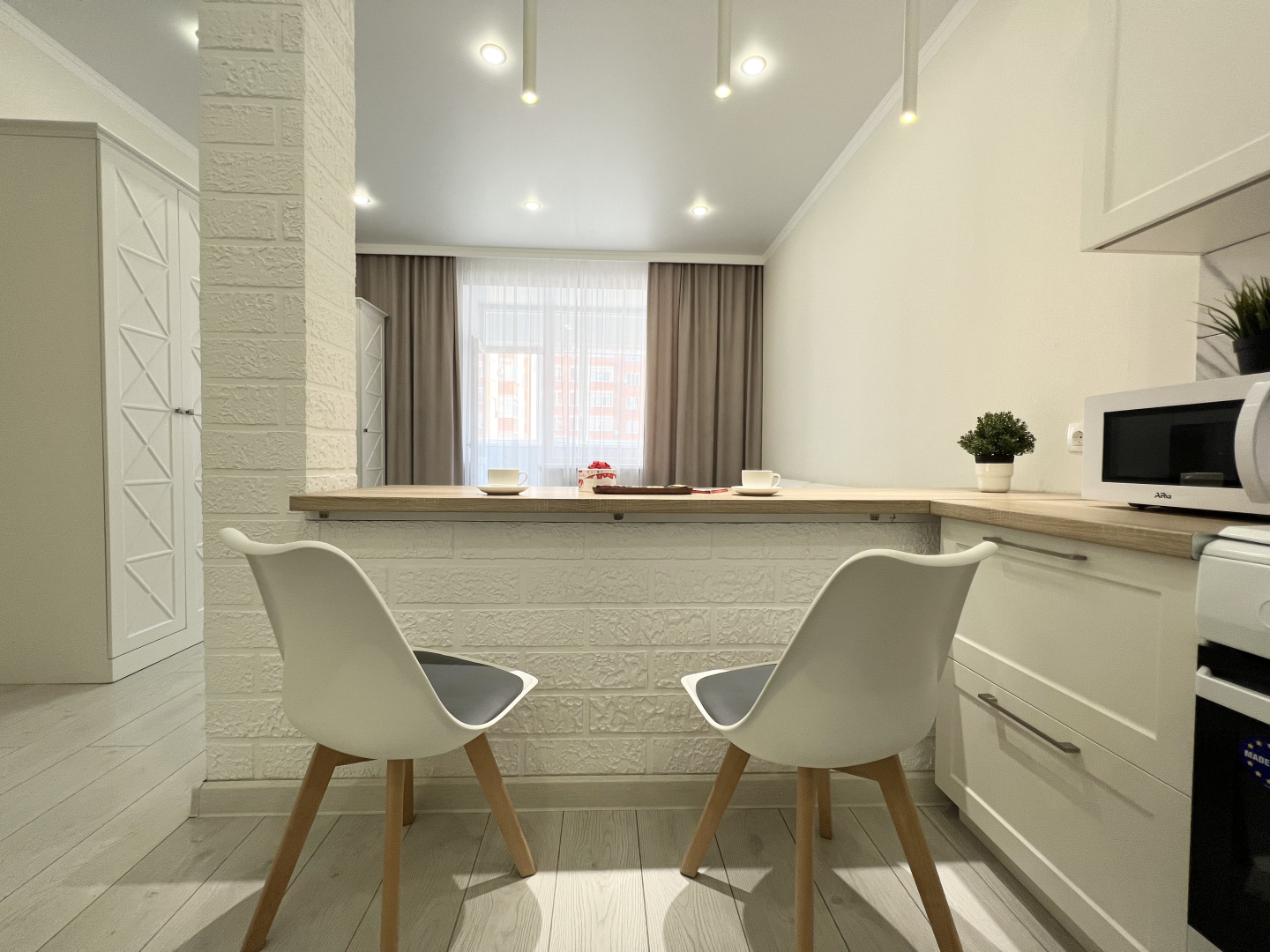 Апартаменты на Камзина 41/3 -2