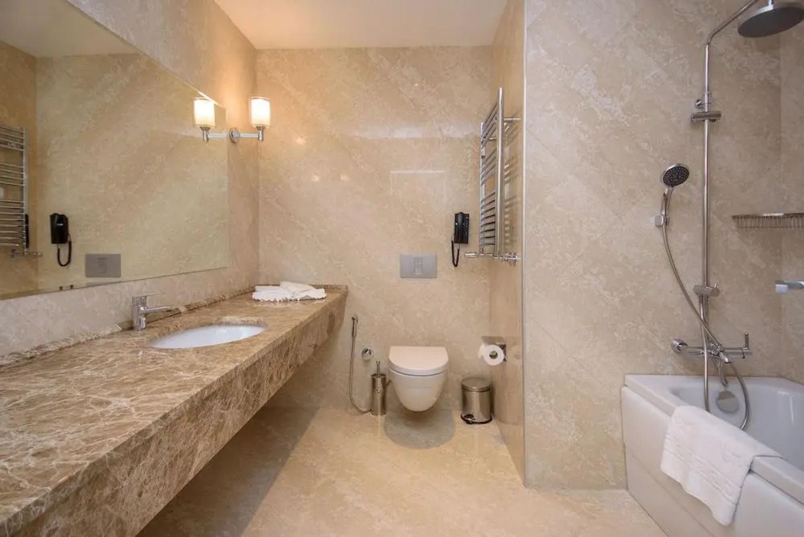 The Grand Gloria Отель