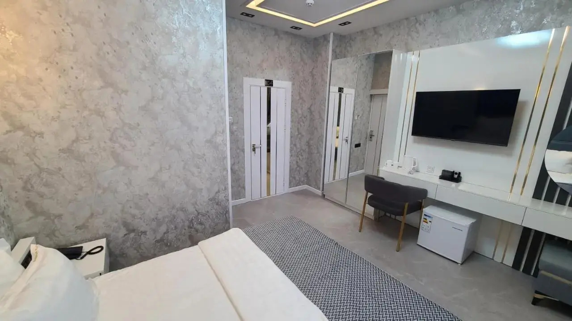 Отель Shedevr Plaza