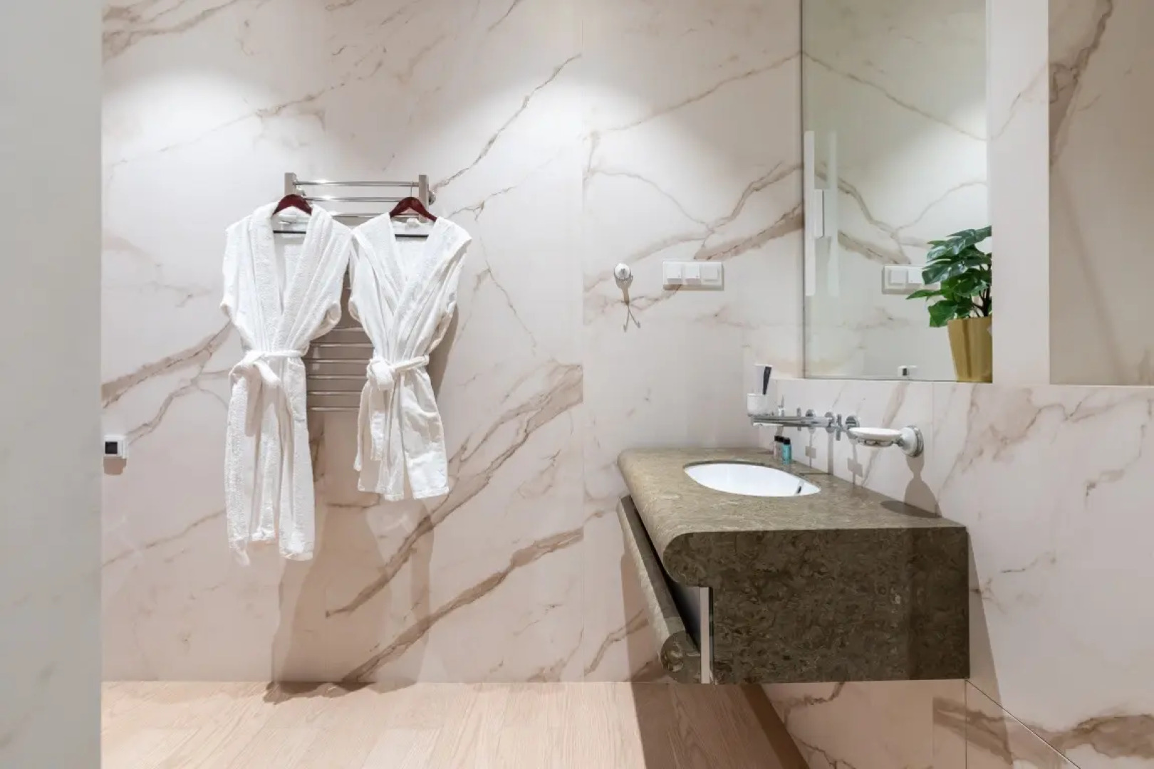 Студия для двоих на 74-м этаже