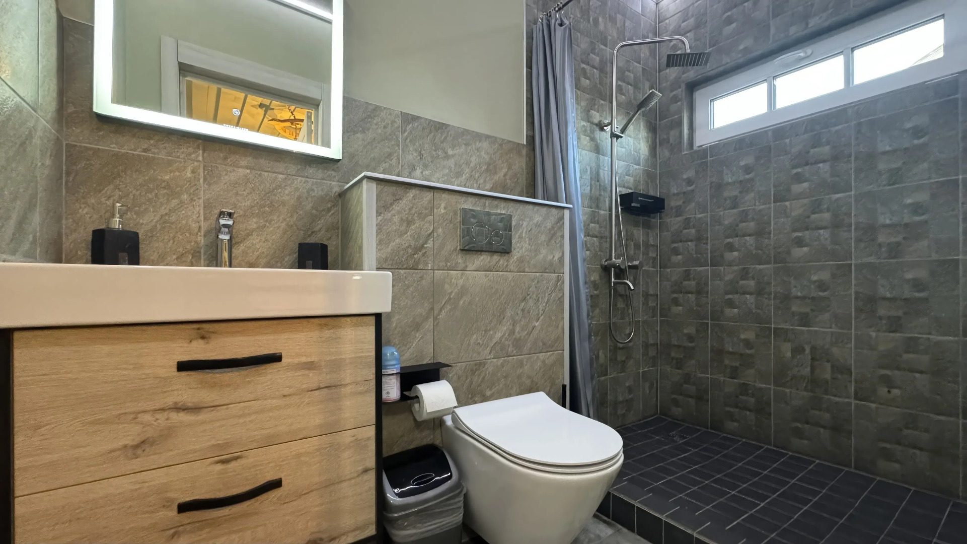 Частный дом коттедж у пристани в центре города