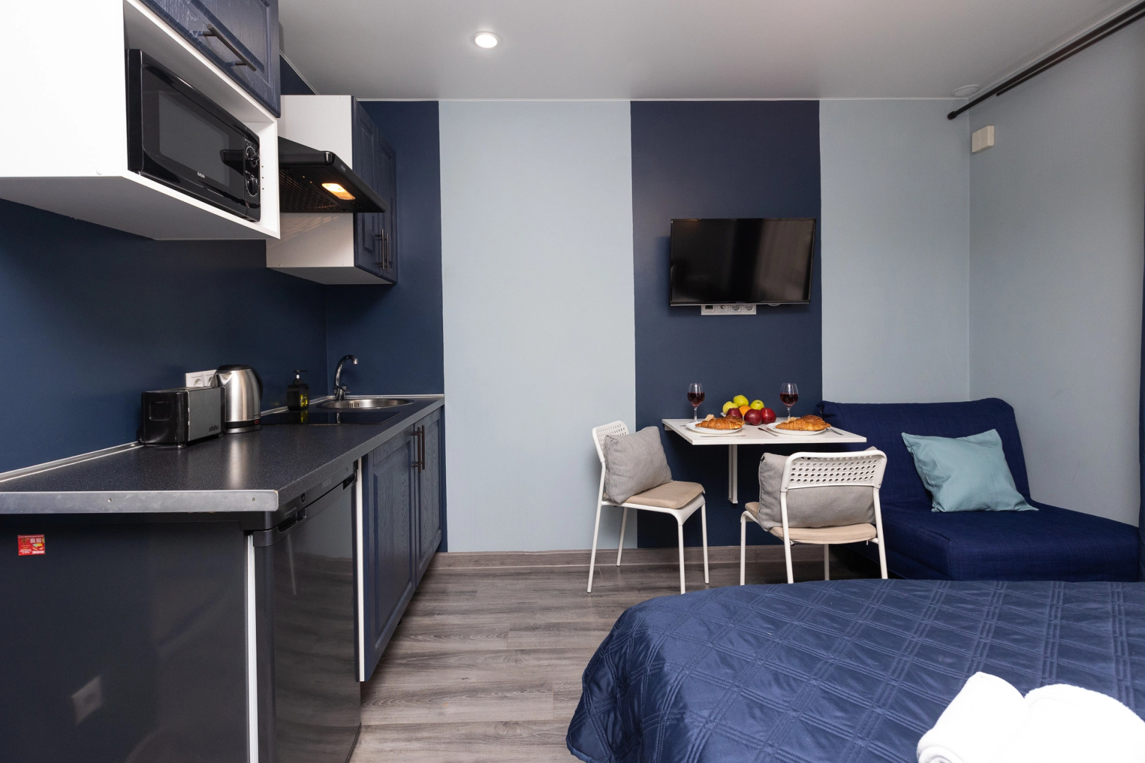 Апартаменты Dark blue от Home24