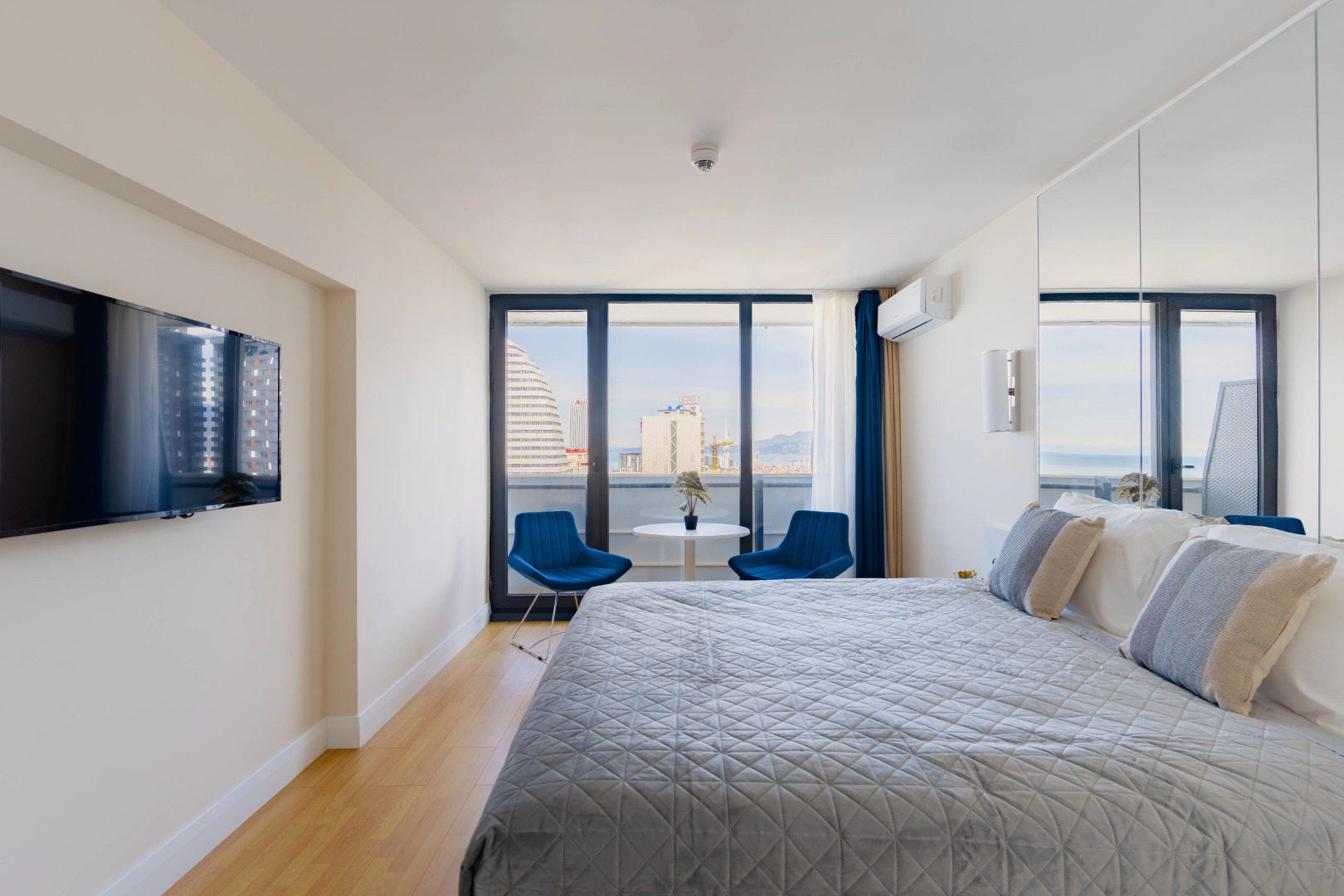 Апарт отель Eleven Way Host