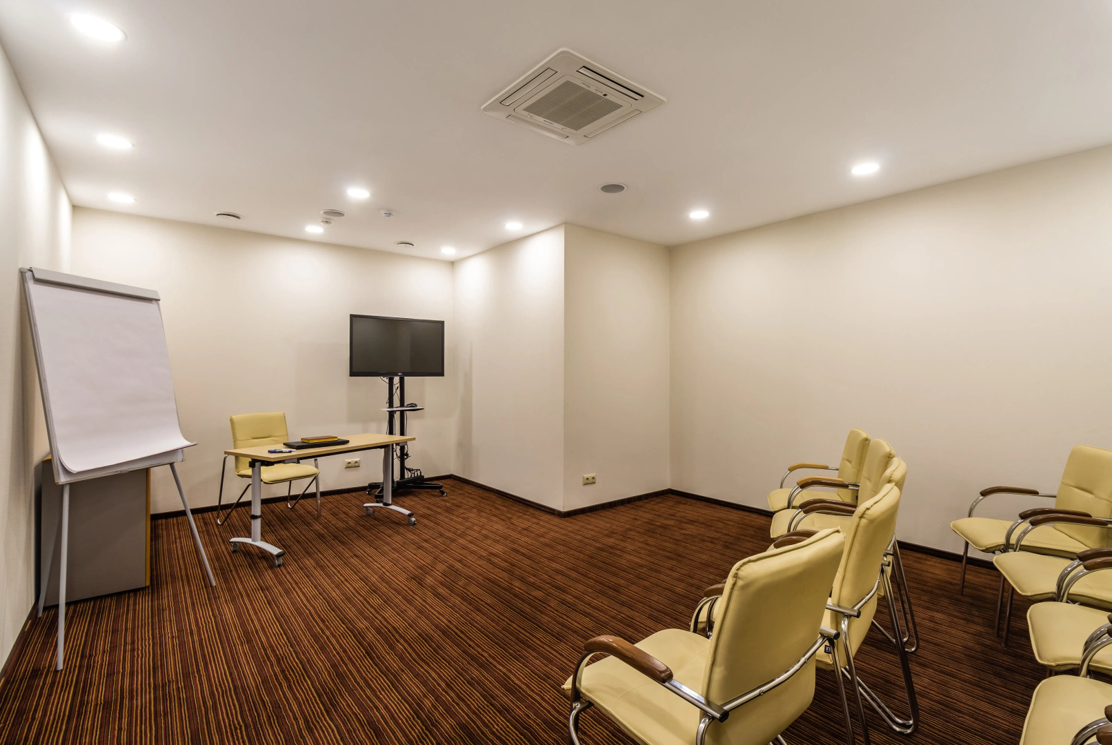 Отель Веструм