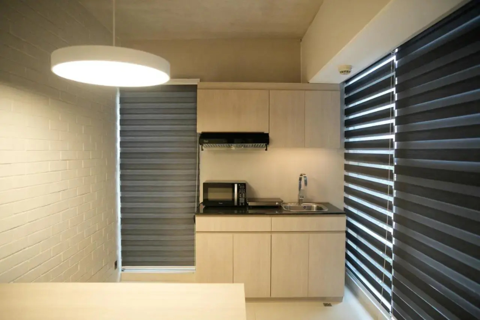 Отель Lakeshore Heights